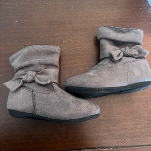Cute gray Baby boots with Bow